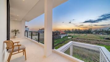 Family Villa, 2 Bedrooms, Private Pool, Garden View | Teres/patio