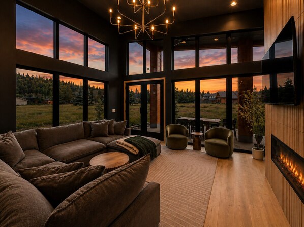 TV, fireplace