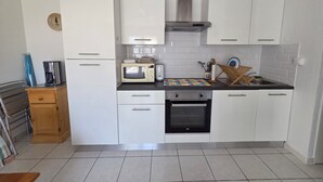 Kaffetrakter/tekoker, kjøleskap, mikrobølgeovn og ovn
