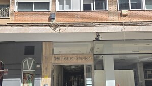 Un bâtiment sur lequel on peut lire l’inscription suivante : « Edif. Teatro Principal ».