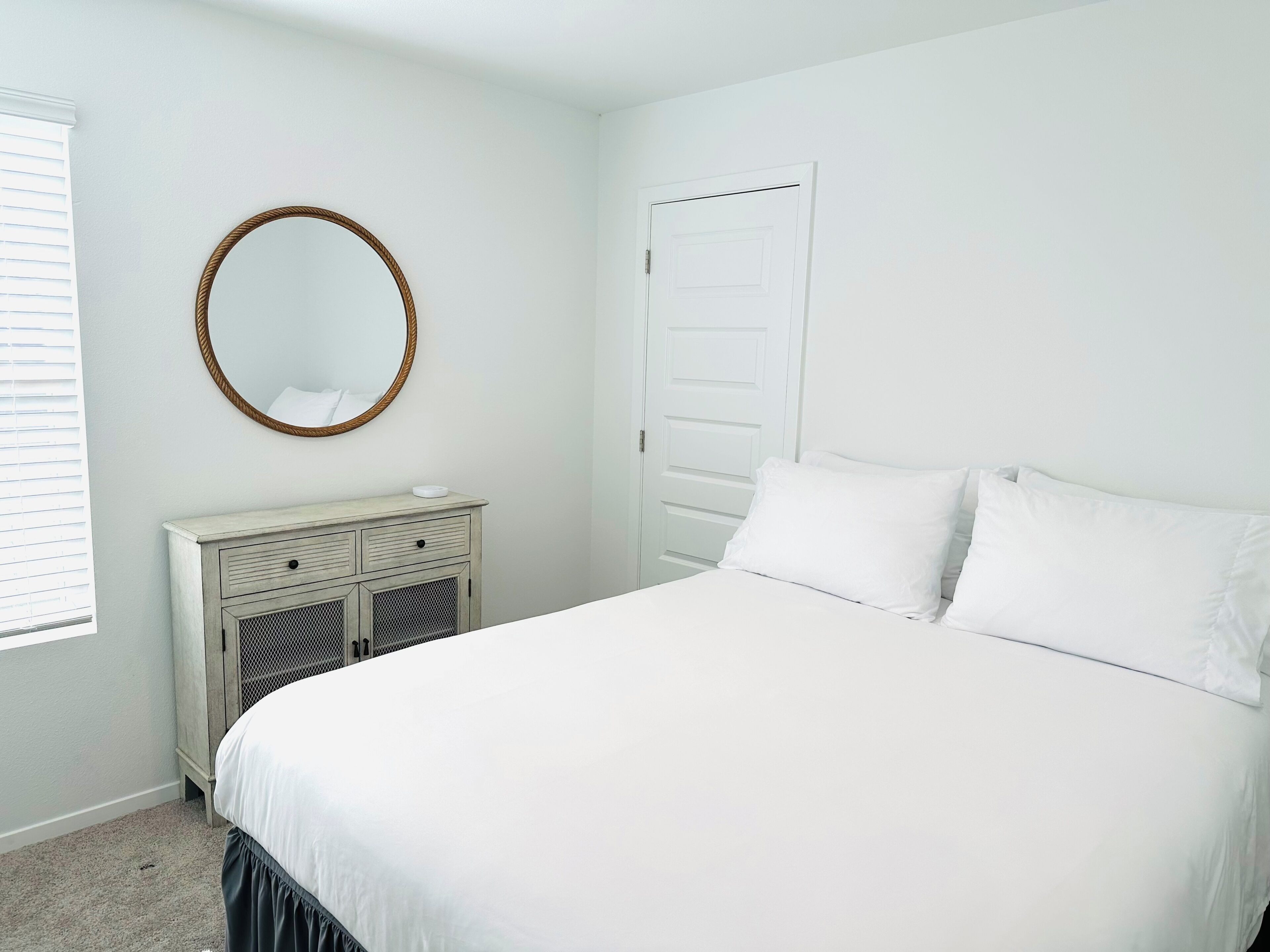 3 bedrooms, iron/ironing board, WiFi (free), bed sheets