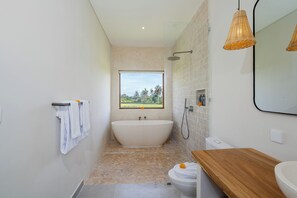 Dusche, Haartrockner, Bidet, Handtücher