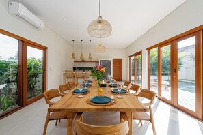 Dining - Luxury 3BR Villa with Pool and Garden 5 min from Nuanu City and Nyanyi Beach (Tabanan)