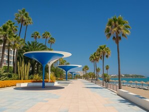 Property grounds - Beachfront Studio in Estepona, sleeps 4, with air conditioning (Estepona)