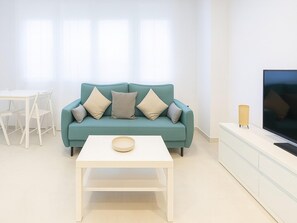 TV - Beachfront Studio in Estepona, sleeps 4, with air conditioning (Estepona)
