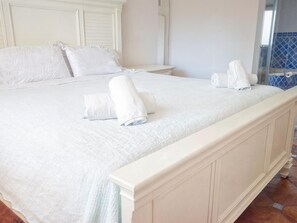 Free WiFi - Luxury villa near the sea with pool in Marbella (Estepona)