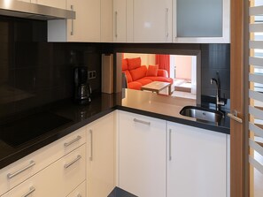 Kühlschrank, Mikrowelle, Ofen, Geschirrspüler