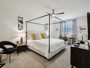 Room - Charming 2-bedroom apartment with AC in fabulous Knoxville also pet-friendly (Knoxville)