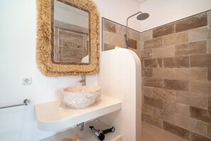 Shower, hair dryer, towels, soap - 1BR Villa Izia Cozy Tropical Retreat with Private Pool Near Seminyak Beach (Badung)
