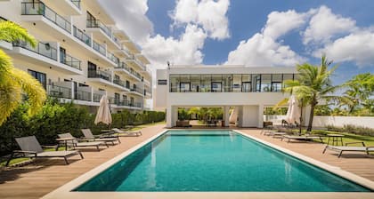 Modern Studio Downtown Pool & Lake View + Gym Central Park