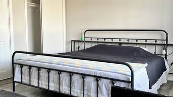 1 habitación, escritorio, wifi gratis y ropa de cama