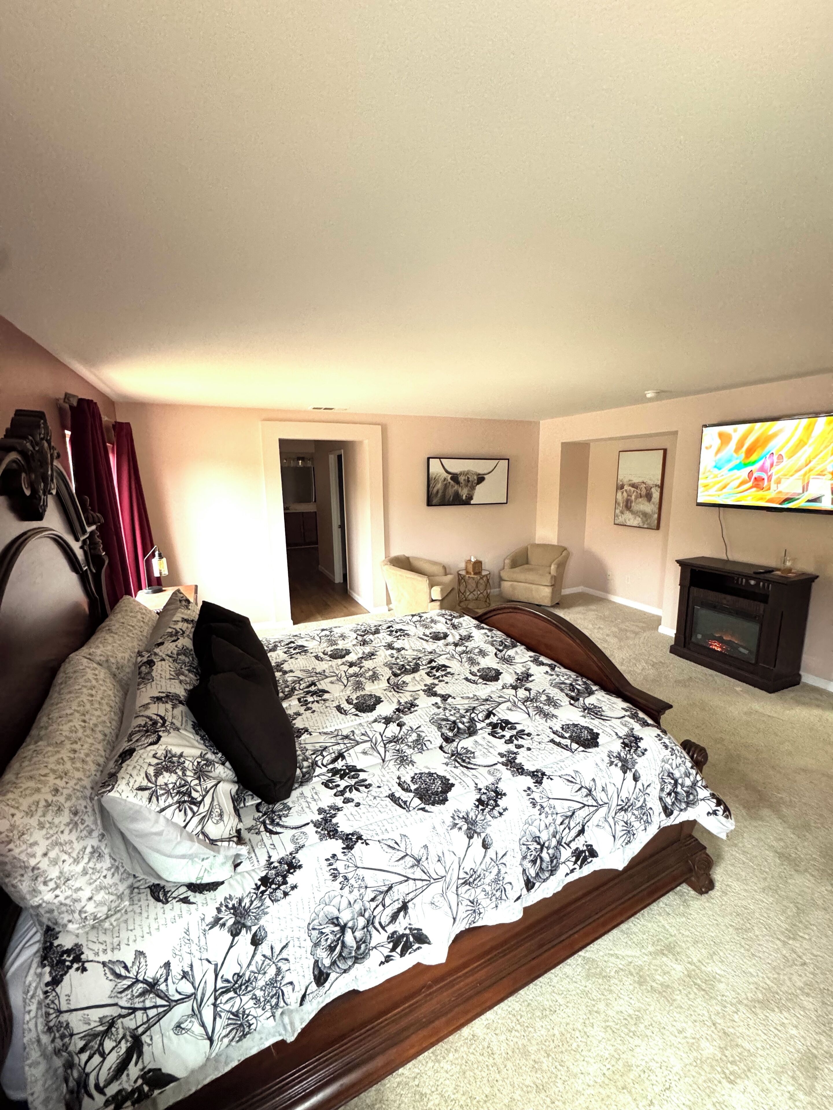5 bedrooms, WiFi (free), bed sheets