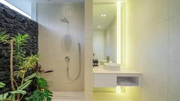 Villa Deluxe, 2 camere da letto, piscina privata | Bagno | Accappatoio, bidet