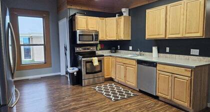 2 bed/1 bath - great central location - near ferry terminal, shops & more