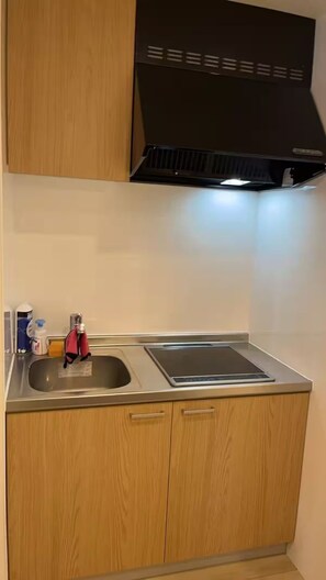 Fridge, microwave, cookware/dishes/utensils - gorouryokann two (Asakusabashi, Taito City)