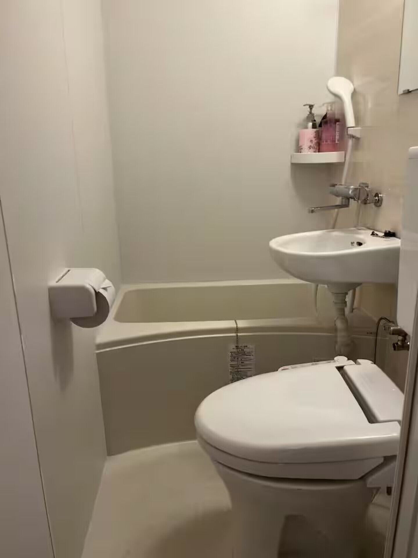 Quarto casal conforto | Banheiro | Produtos de toalete grátis, secador de cabelo, toalhas de banho, shampoo