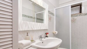 A bathroom with a sink, mirror, toilet, and shower. - Marisa Olive Grove - App Terra, Labin, Croatia (Labin)