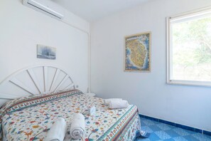 A bedroom with a bed, a map on the wall, and a window. - Leuca Relax&Sea n.3bbis, Castrignano del Capo, Italy (Castrignano del Capo)