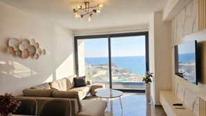 TV - Sunset Luxury Apartment /w Panoramic Sea View, Vlore, Albania (Vlore)