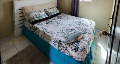 Delightful 1-bedroom house with AC in charming La Ceiba