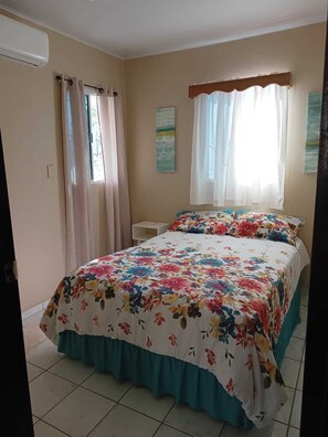 1 chambre, fer et planche à repasser, Wi-Fi, literie fournie