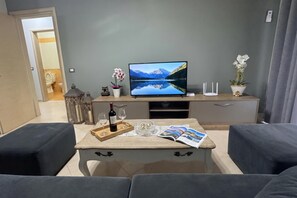 TV - Ionian Escape 002, Vlore, Albania (Vlore)