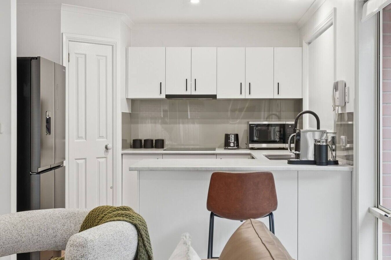 Coffee/tea maker, fridge, microwave, oven