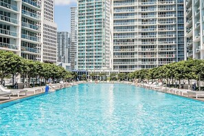 Pool - Stylish retreat with Sonos theater room and cozy king suites (Miami)