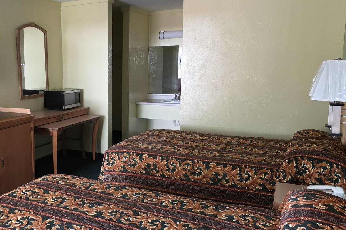 Desk, free WiFi