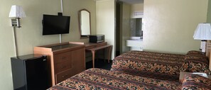 Desk, free WiFi - TRAVELERS INN (Gainesville)