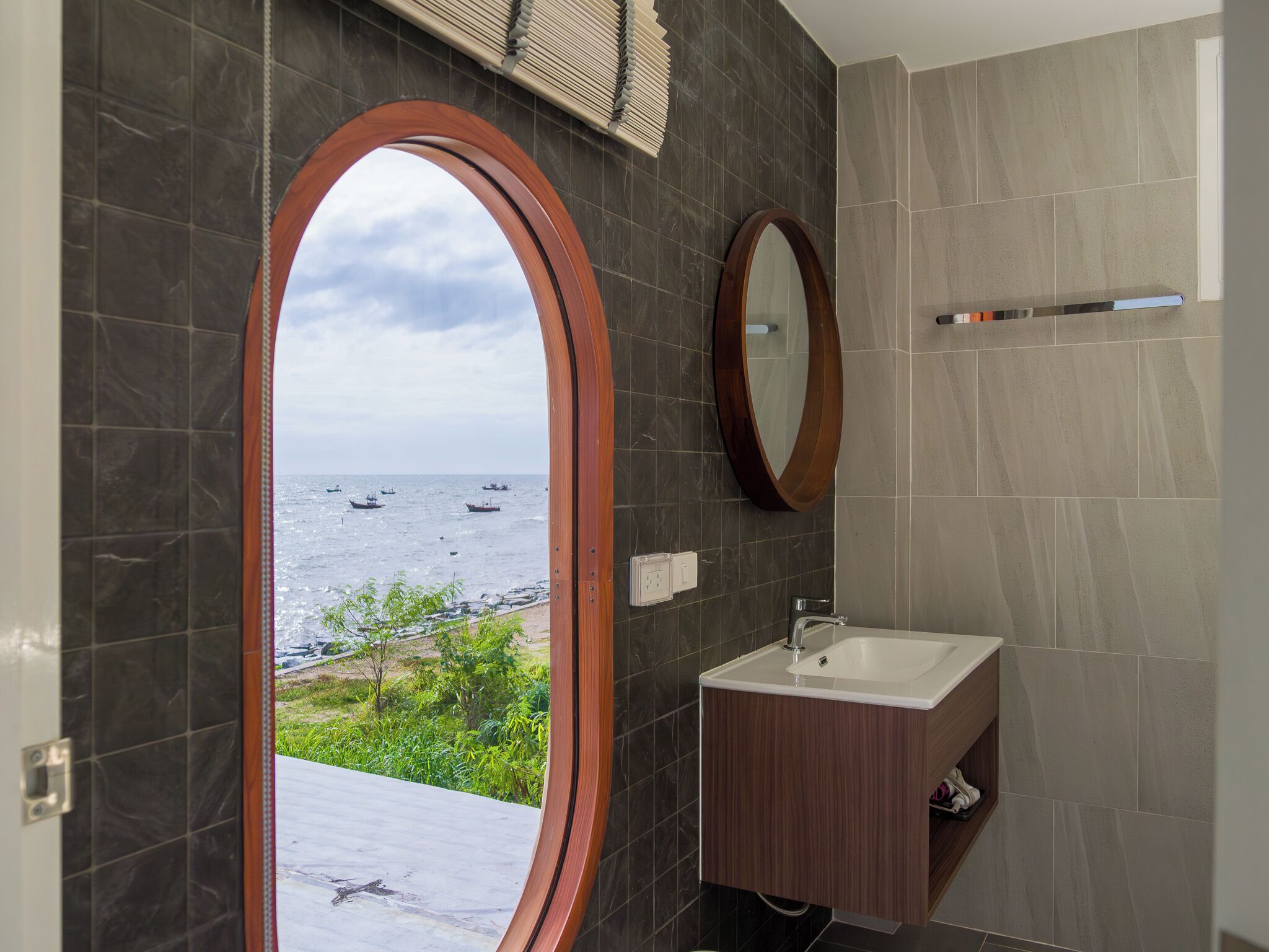 Beach Front Pool Villa | 욕실 | 샤워 시설, 헤어드라이어, 타월
