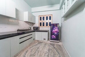 Fridge, microwave, oven, stovetop - Aadi-Kashi Retreat 2bhk flat (Varanasi)
