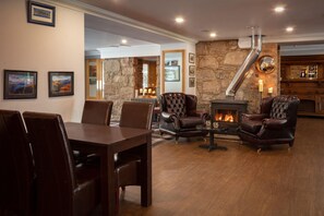 Bar (on property) - The Brander Lodge Hotel And Bistro (Taynuilt)