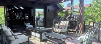 Backyard Garden Resort 7 Beds for a Max of 12 near Horseshoe Fall