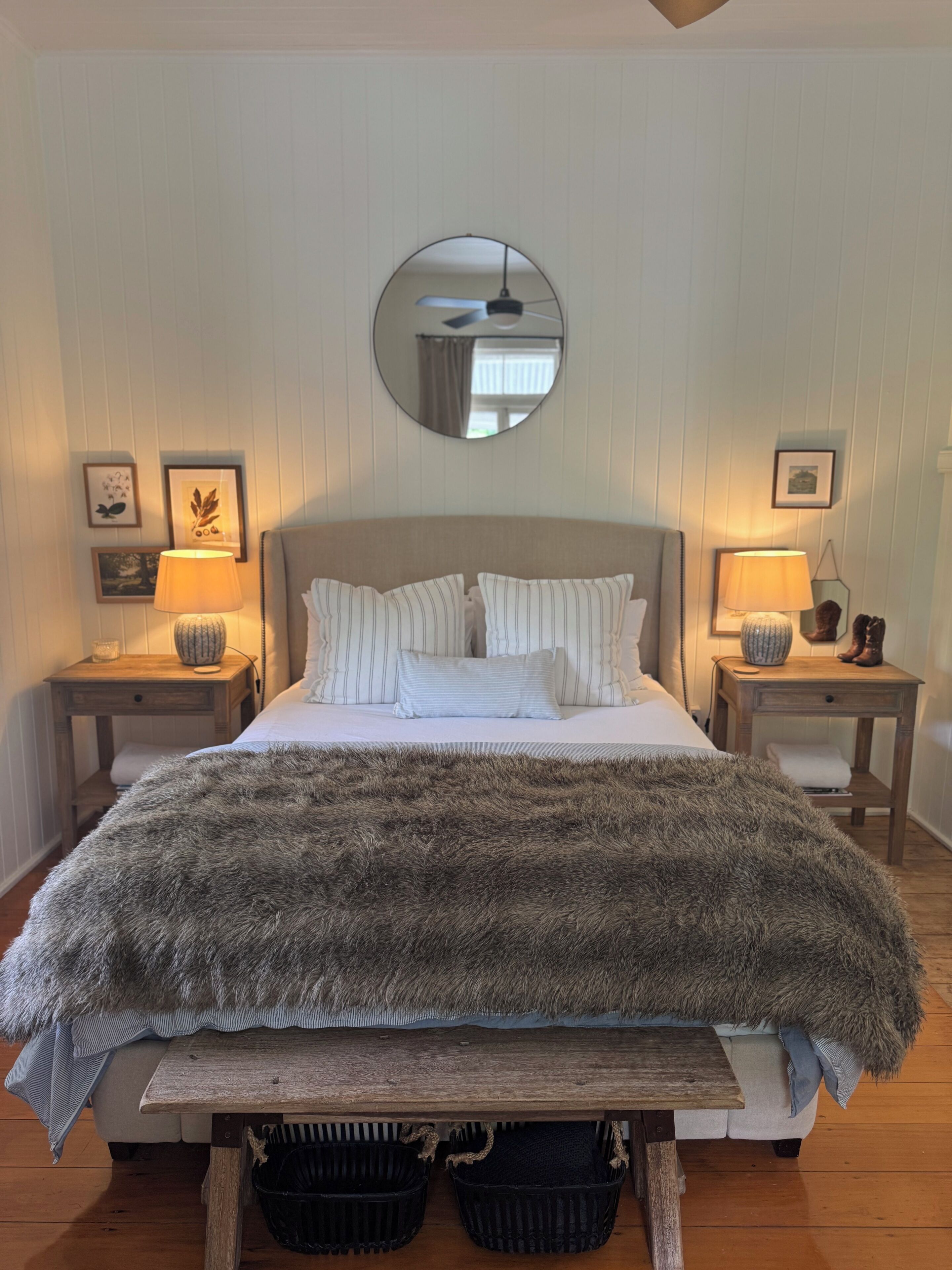 4 bedrooms, iron/ironing board, WiFi, bed sheets
