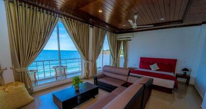 Trinco Beach by DSK
