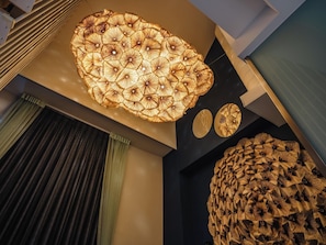 A ceiling with a large, intricate, circular light fixture. - Hayata Hotel No Children Under 12 Years Old (Hengchun)
