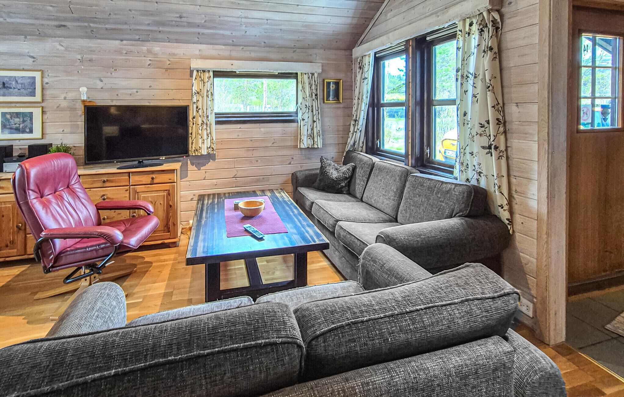 Smart-TV, Kamin, Stereoanlage