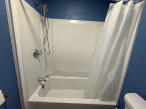 Handtücher, Seife, Shampoo, Toilettenpapier
