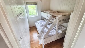Unclassified image, 4 of 13, button - Cozy home in Lyngdal with WiFi (Lyngdal)