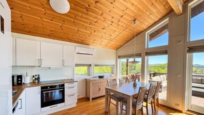 Unclassified image, 5 of 13, button - Cozy home in Lyngdal with WiFi (Lyngdal)