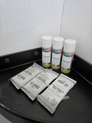 Bathroom amenities - THE NADI SUITE (Nadi)