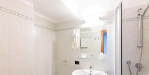 Standard Double Room | Bathroom - Hotiday Bordighera (Bordighera)