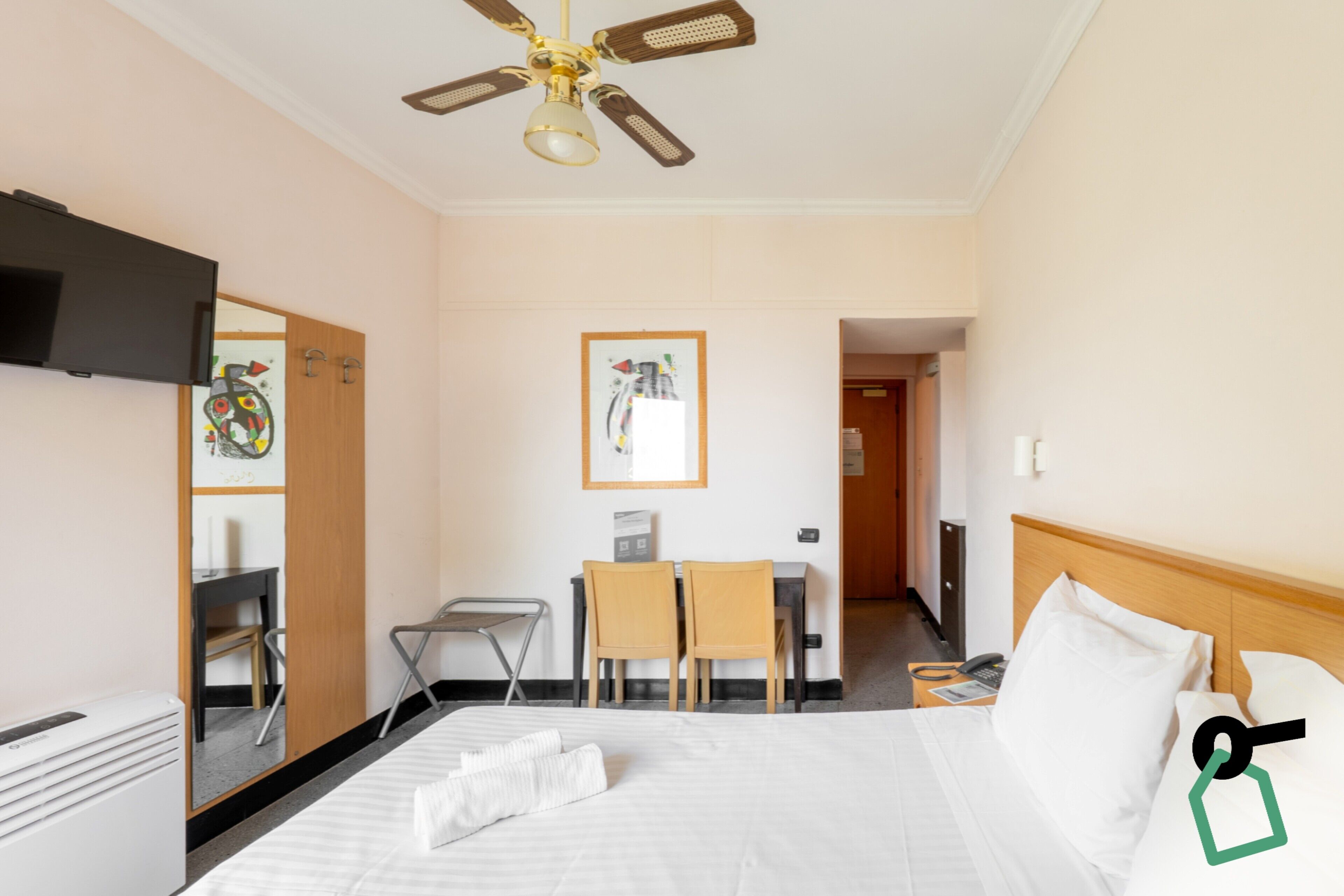 In-room safe, free WiFi