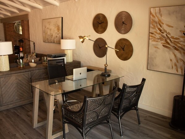 Bar (on property) - Vyge Valley Estate (Cape Town)