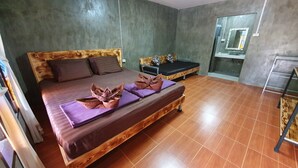 A room with a bed, a small table, and a mirror. - Moonshine Resort Chumphon (Chumphon)
