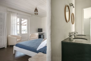 Standard Triple Room | In-room safe, free WiFi - Hotiday Vulcano Porto  (Lipari)