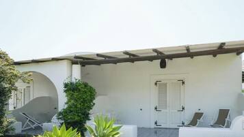 Standard Triple Room | In-room safe, WiFi (free)