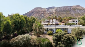 Front of property - Hotiday Vulcano Porto  (Lipari)