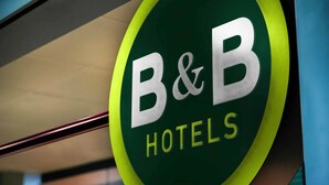 A B&B hotel sign with a green and yellow color scheme. - B&B Hotel Klagenfurt-city (Sankt Veit an der Glan)